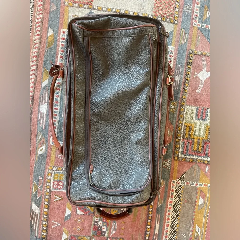 Rare Vintage Mulberry 2 wheel rolling carryon duffle bag